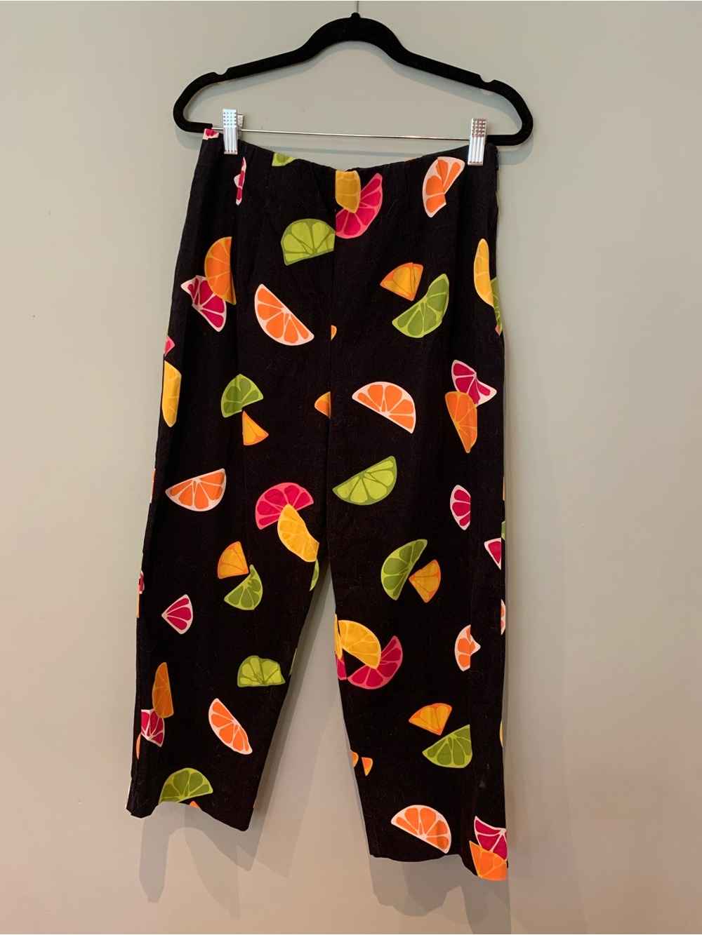 Vintage Briggs New York Black Capris Pants with Neon Citrus Slices - Picture 2 of 10